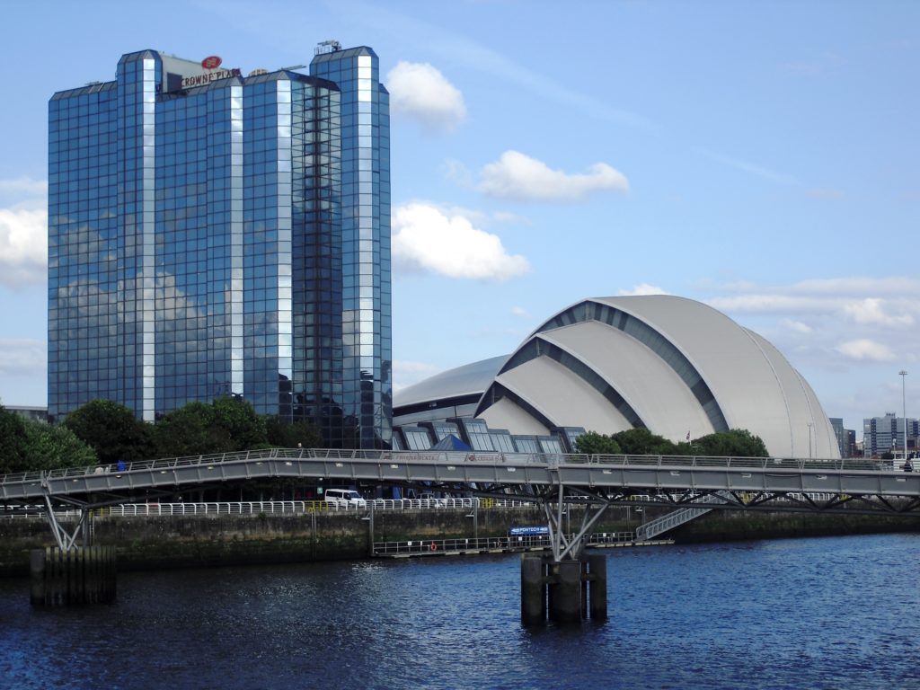 Vista exterior de El Armadillo, de Norman Foster, en Glasgow (Reino Unido)