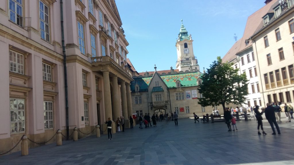 Plaza del Ayuntamiento de Bratislava. Autor: soloqueremosviajar.com