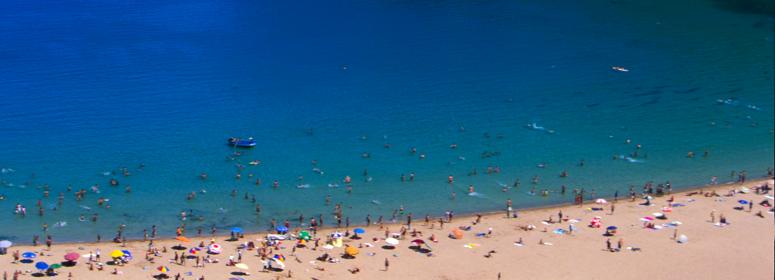 Bañistas en la playa de Al-Hoceima. Autor: Turismo de Marruecos