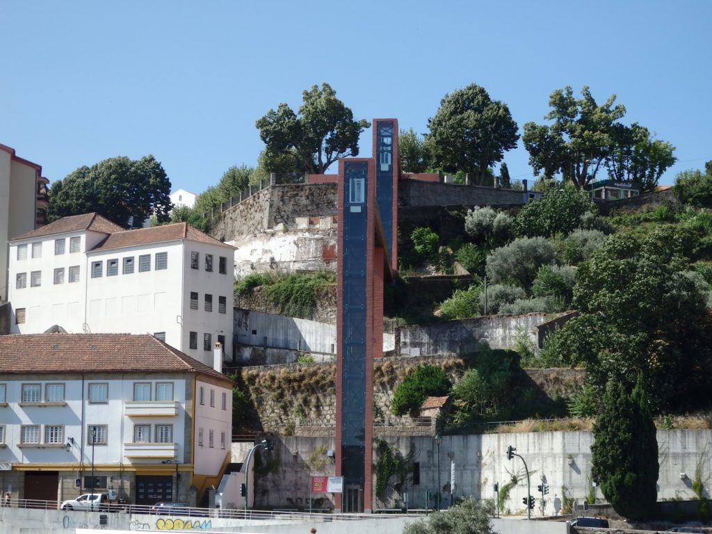 Elevadores en el municipio portugués de Covilha. Autor: Héctor González/Solo Queremos Viajar