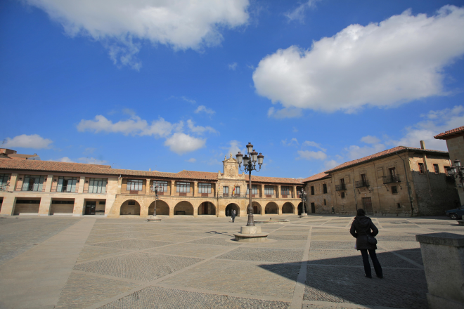 Vista de la plaza de Santo Domingo de la Calzada. Autor: Turismo de La Rioja.