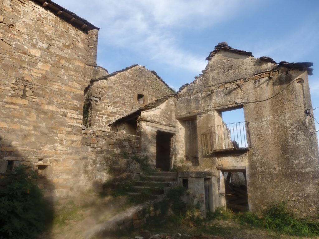 Pueblo abandonado Muro de Bellós