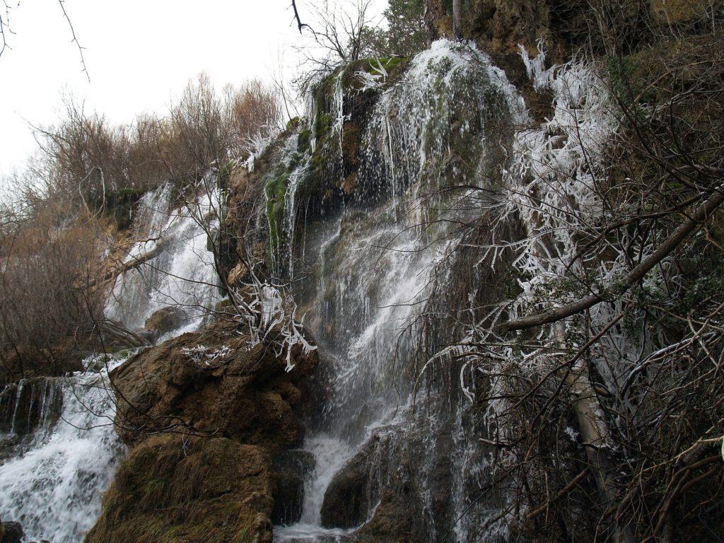 Salto de agua en el río Cuervo (Cuenca)