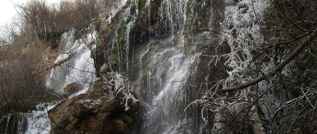 Salto de agua en el río Cuervo (Cuenca)