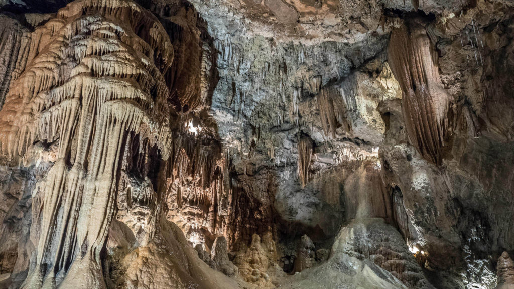 Cueva de Valporquero (León)