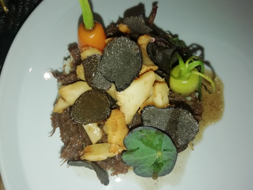 Rabo de toro con microzanahorias y trufa (Papagayo, Valencia)