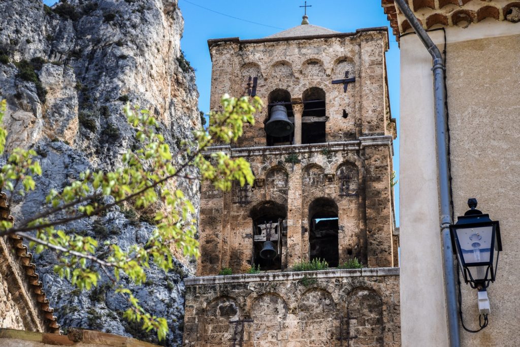 moustiers sainte marie Imagen de RD LH en Pixabay