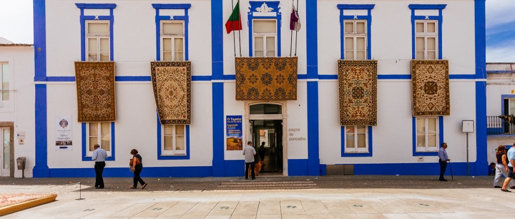 Ayuntamiento de Arraiolos y plaza Principal, Alentejo,