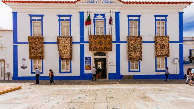 Arraiolos Ayuntamiento de Arraiolos y plaza Principal, Alentejo,