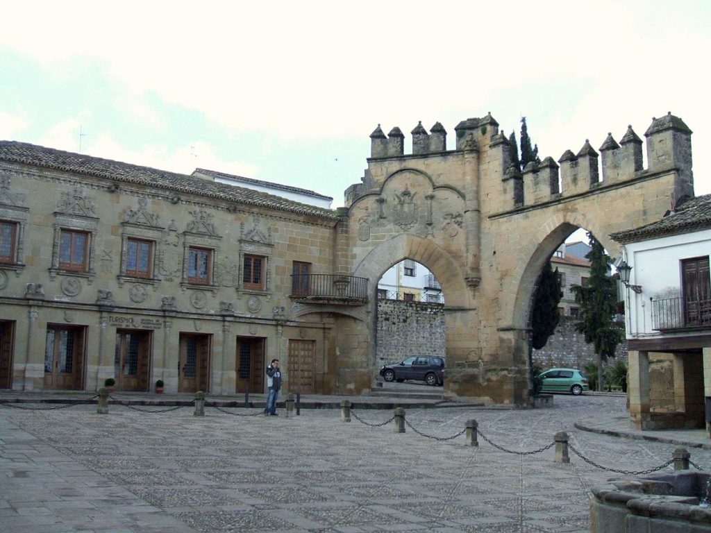 Puerta de Jaén y Arco de Villalar (Jaén, Andalucía)