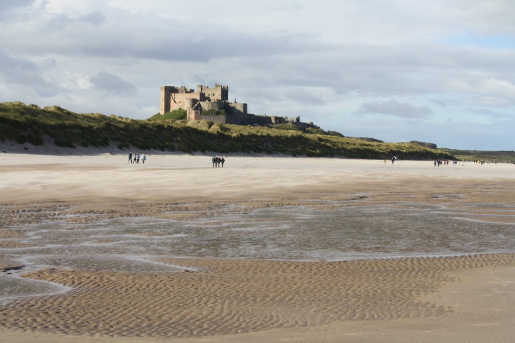 bamburgh castle 4425421 1920