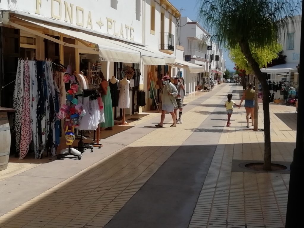 Calle comercial en Sant Francesc