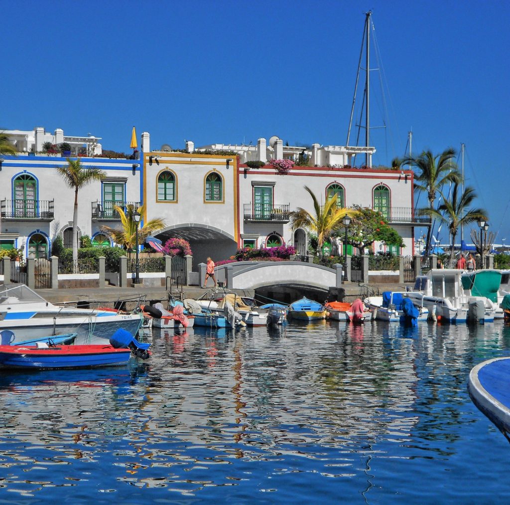 gran canaria puerto mogan Imagen de Olaf Mühlenbrock en Pixabay