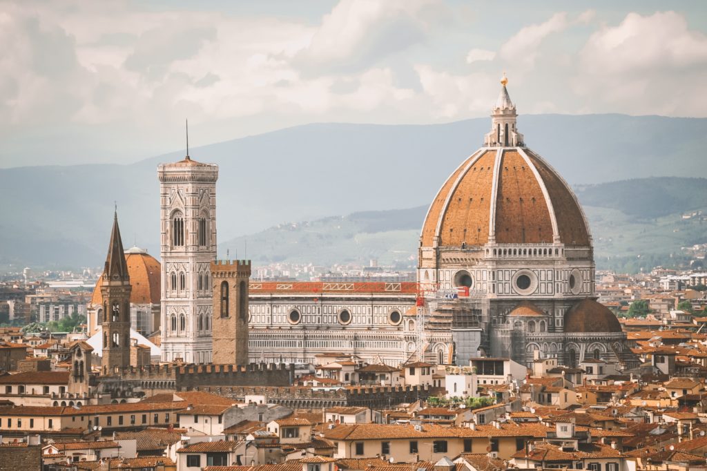 Preciosa vista de Florencia y la Catedral de Santa María del Fiore.