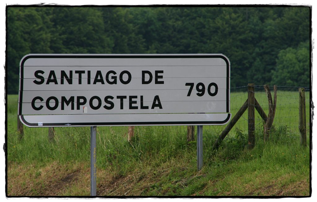 Distancia entre Santiago de Compostela y Roncesvalles (Navarra)