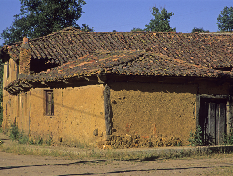 Leon casas adobe turismo leon