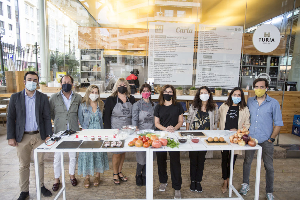 El equipo de Mi Cub, restaurante del Mercado de Colón (Valencia)