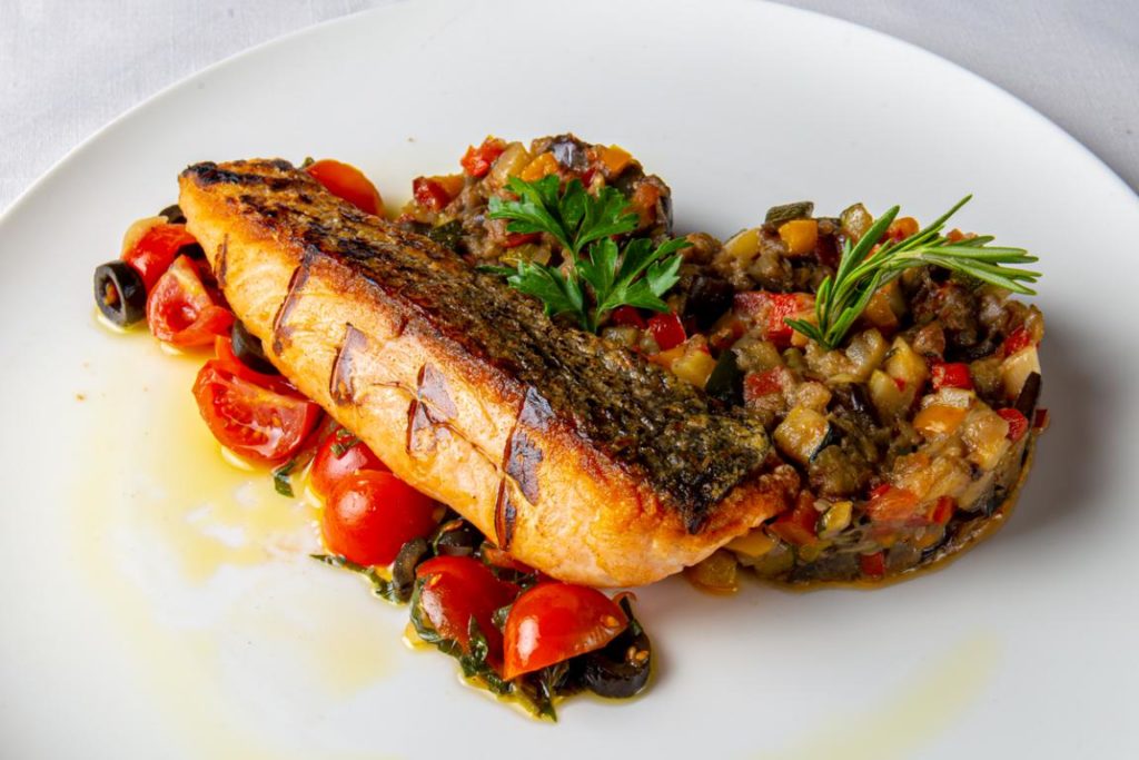 Pave de salmon con ratatouille