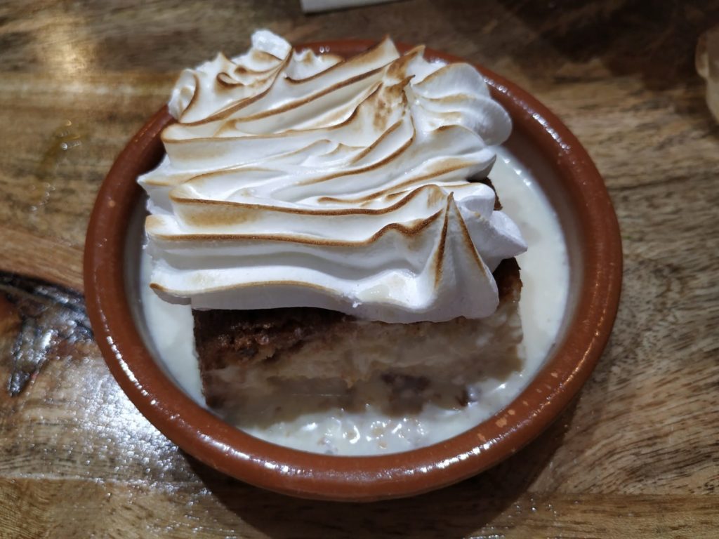 Tarta de tres leches casera (dulce venezolano)