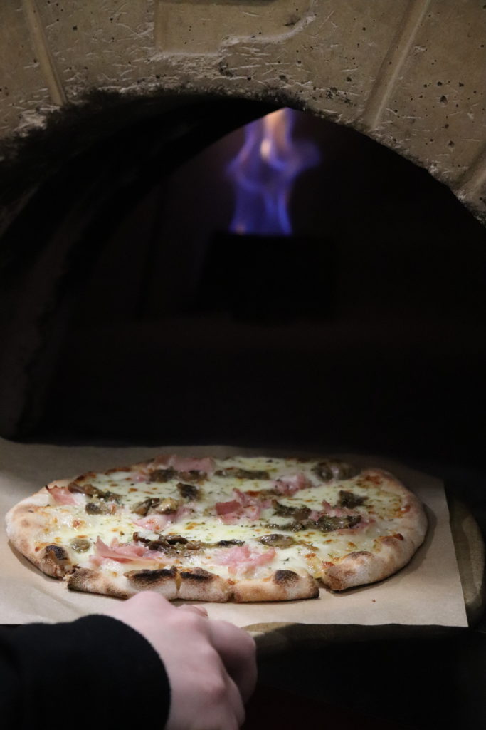 Pizza al horno en Premiata Forneria Ballaro