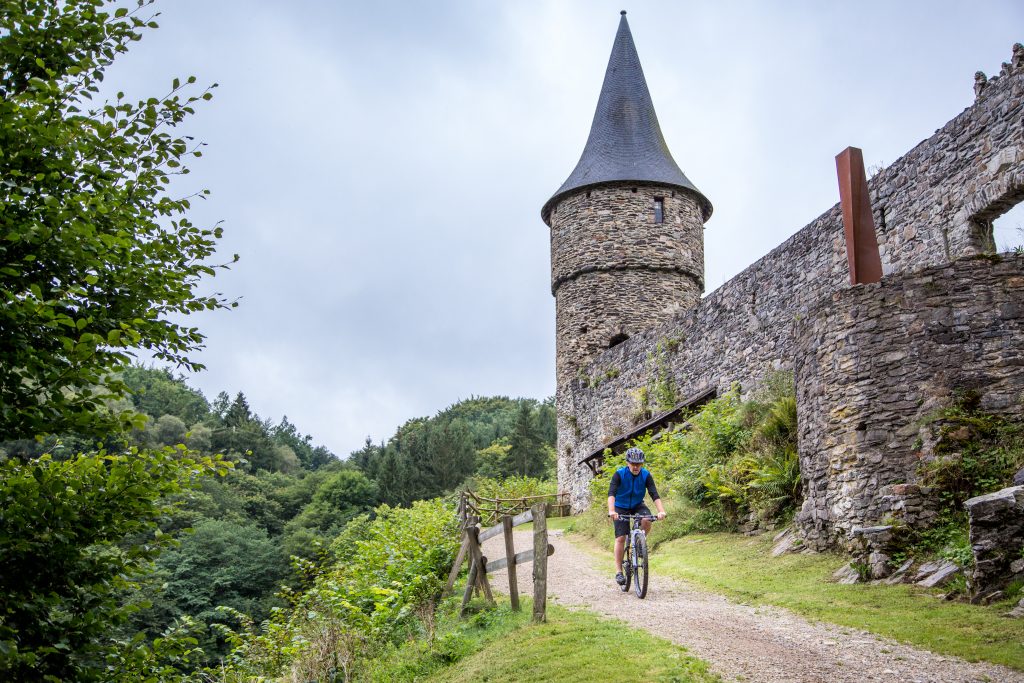 000003947 WBT Denis Erroyaux Reinhardstein Castle MTB