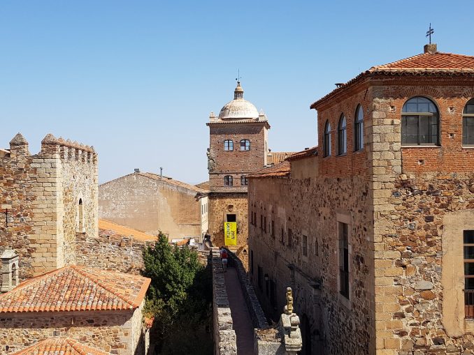 caceres Imagen de David G M en Pixabay