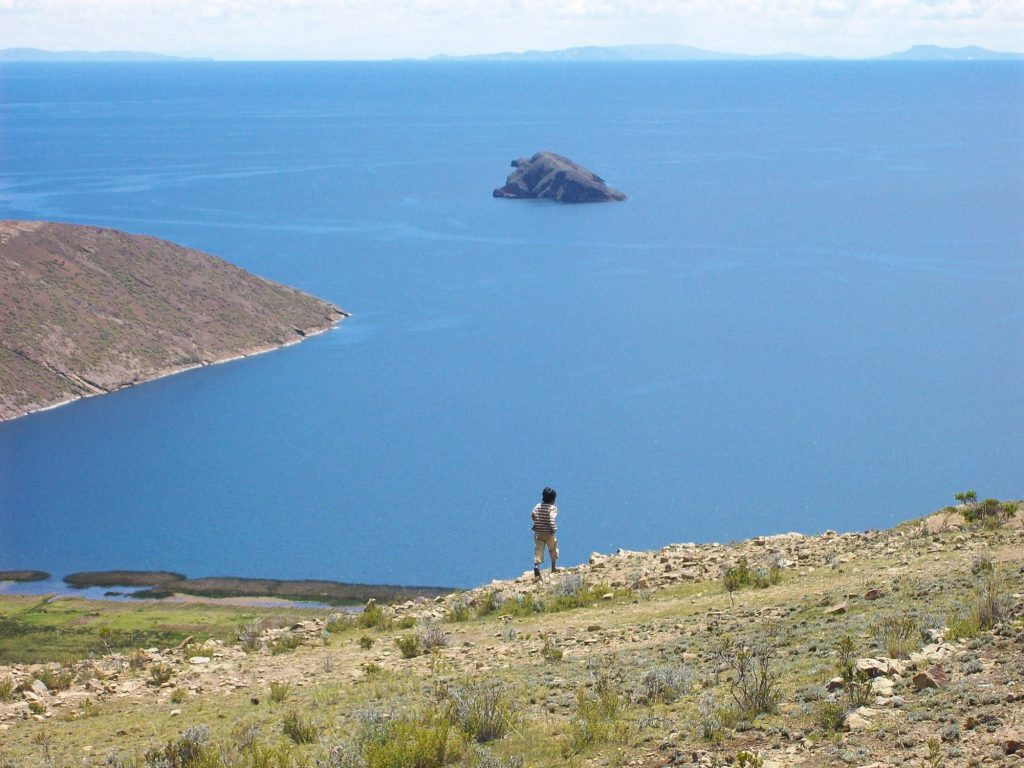 El lago Titicaca desde la Isla del Sol, Bolivia