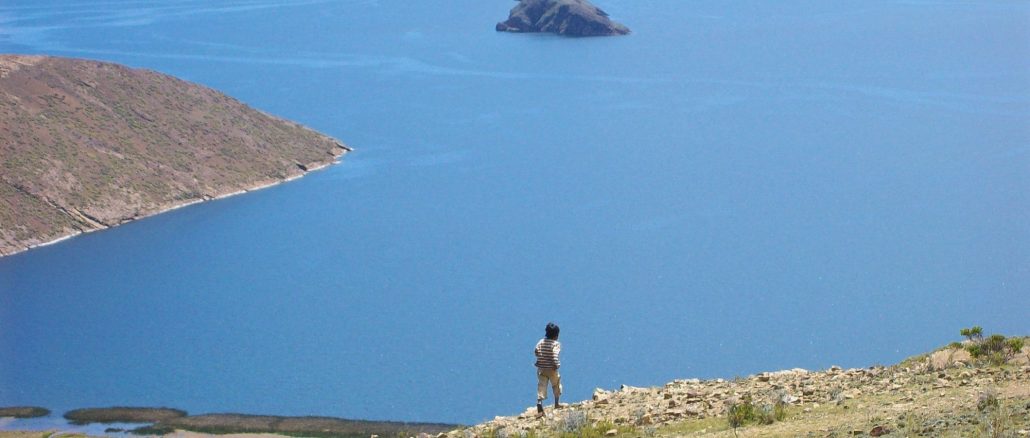 El lago Titicaca desde la Isla del Sol, Bolivia