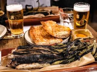 Calçots en el restaurante Mussol de Barcelona