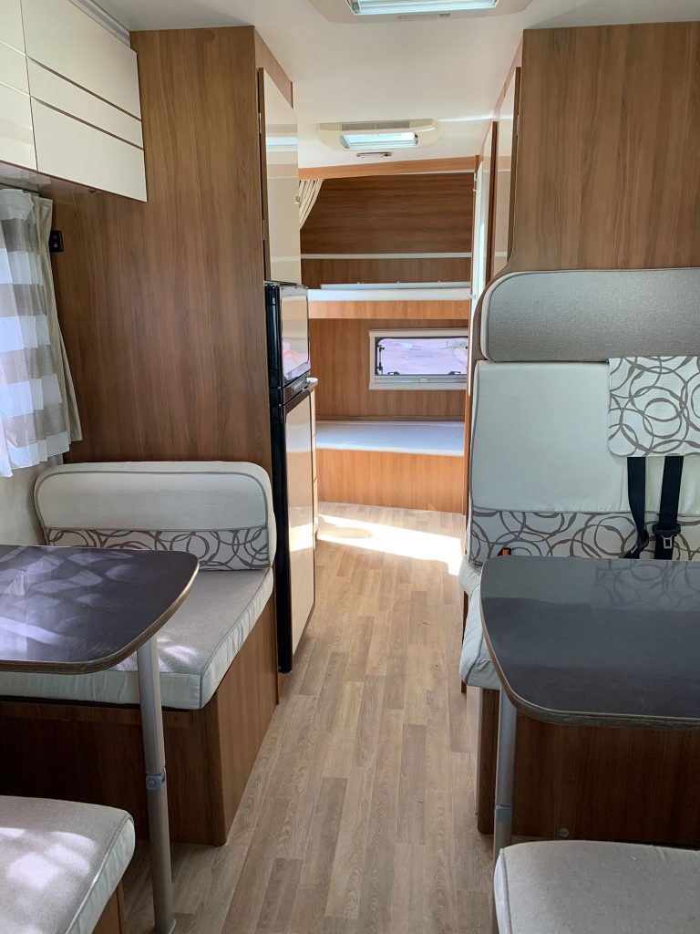 Interior de una autocaravana