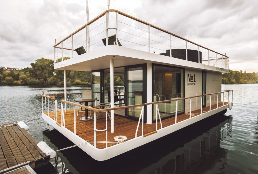 VIPLiving HouseBoat