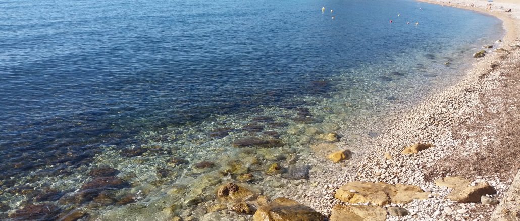 Las 7 mejores playas de Altea (Alicante): con piedras, con encanto y sin masificación 1 Playa de La Roda (Altea)