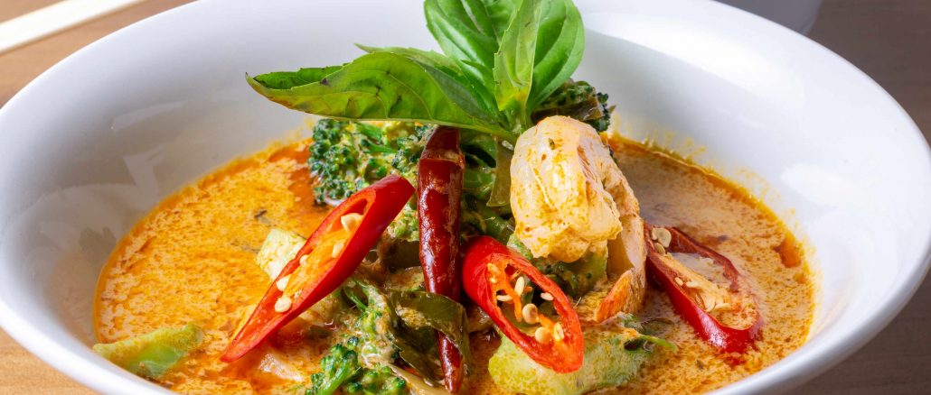 Pechuga de pollo al curry rojo