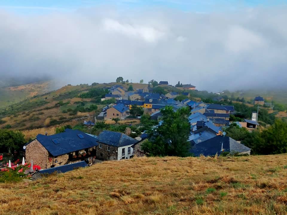 Inicio del descenso entre Foncebadon y Ponferrada