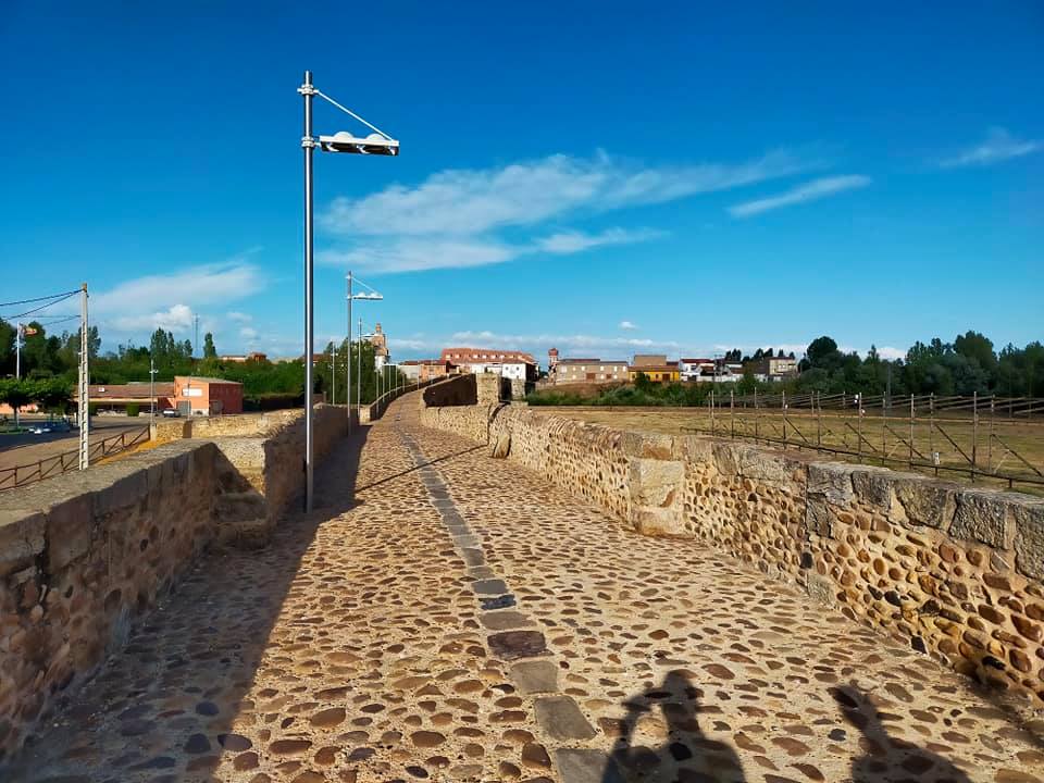 Puente de entrada a Hospital de Orbigo