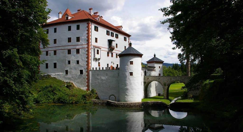 Castles grad sneznik