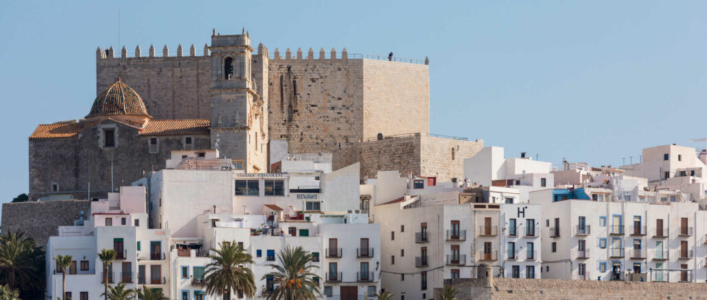 Peñíscola (Castellón) y su imponente castillo