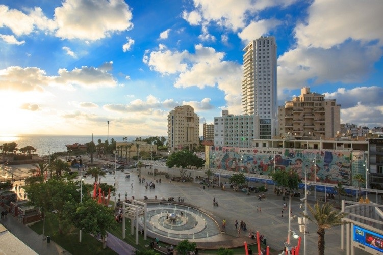 SQVPlaza Atzmaut Netanya © Eduard Shtern