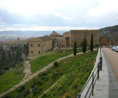 Cuenca arco de bezudo y muralla