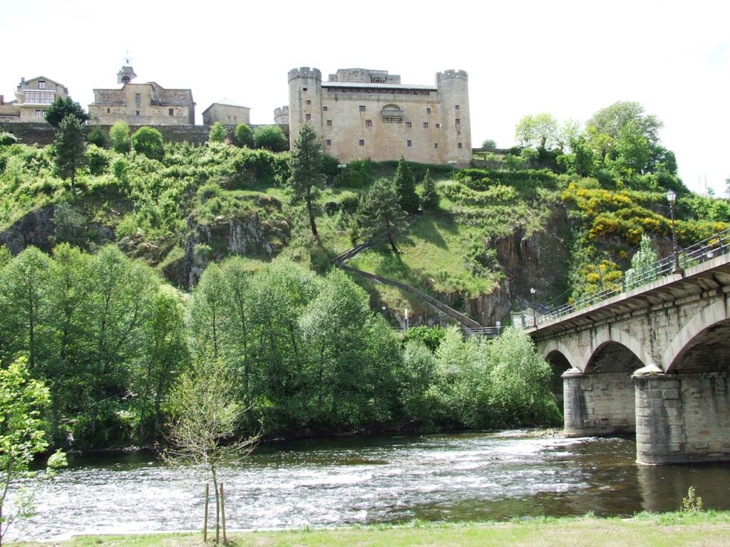 Zamora Sanabria Castillo vista desde Playa Fluvial