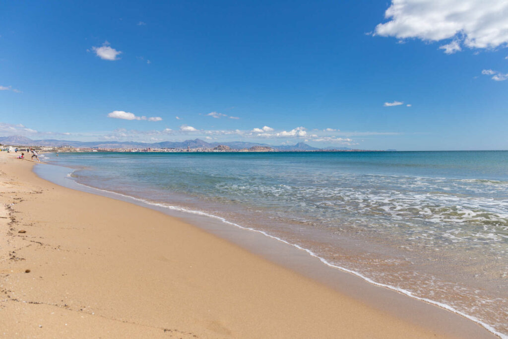 Playa Saladares-Urbanova