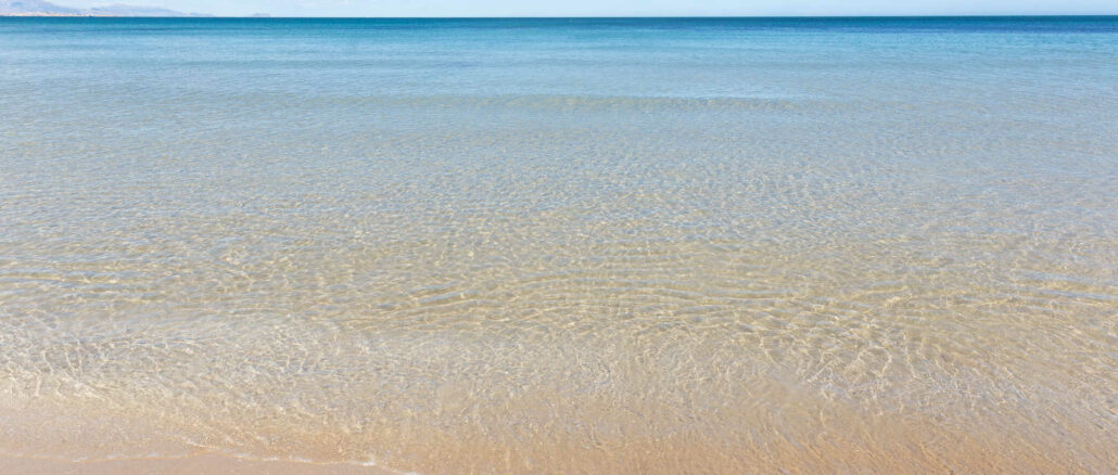 Las 6 mejores playas de Elche: aguas cristalinas entre dunas y pinares 1 Playa Arenales del Sol