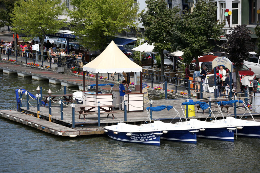 00008182 CGT Arnaud Siquet Ville Dinant location de bateaux sur la Meuse