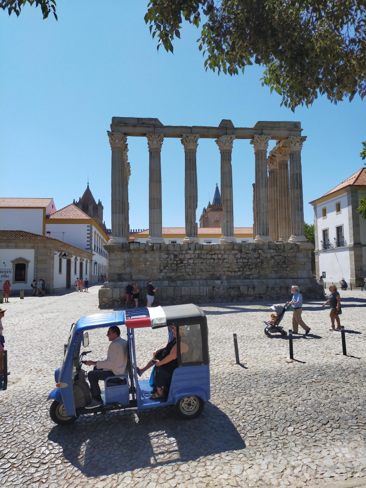 Templo romano Evora