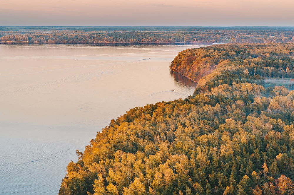SQVKaunas district autumn lake ©Andrius Aleksandravicius Lithuania Travel