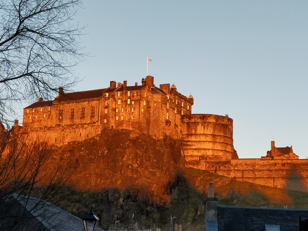 Castillo de Edimburgo al amanecer