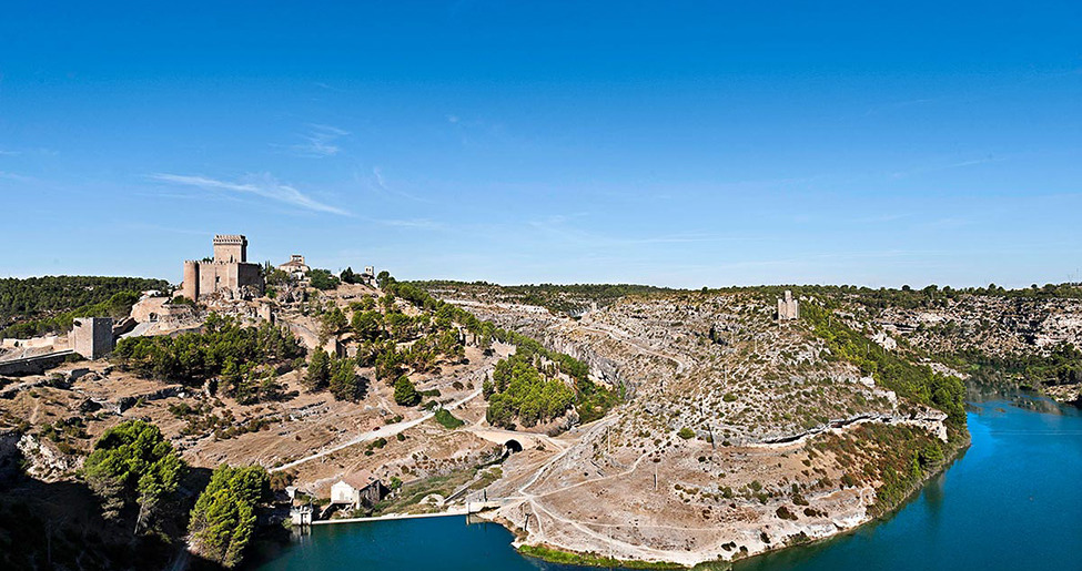 Vista de Alarcón y su castillo. Autor: Turismo de Castilla-La Mancha
