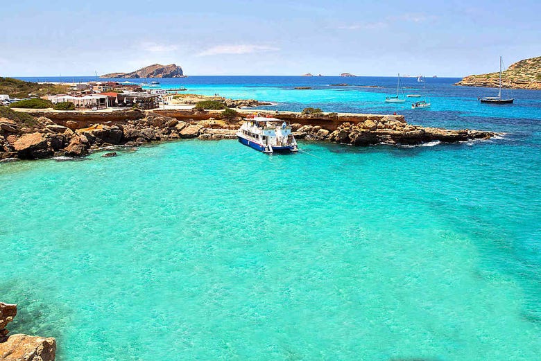 Excursión en barco por la costa de Ibiza. Autor: Civitatis.