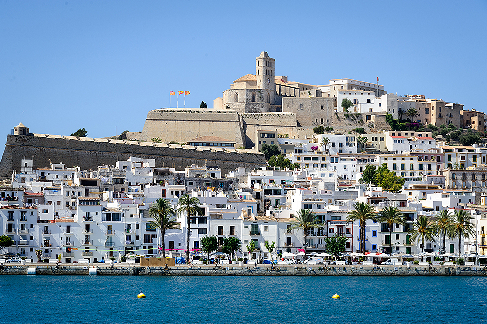Vista de Ibiza y su puerto