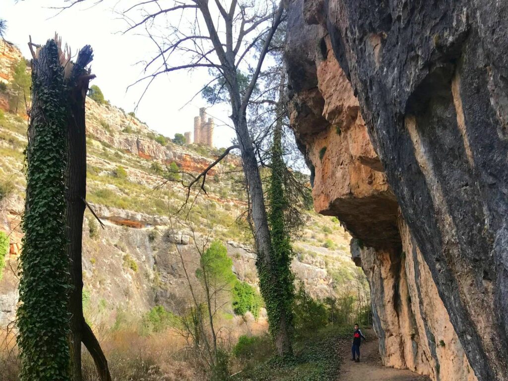 Senda junto al río Júcar en Alarcón